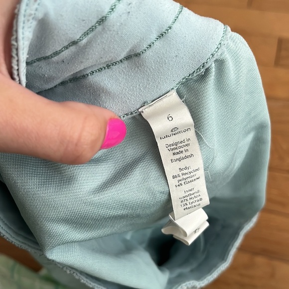 Lululemon Tracker Short - Picture 4 of 4